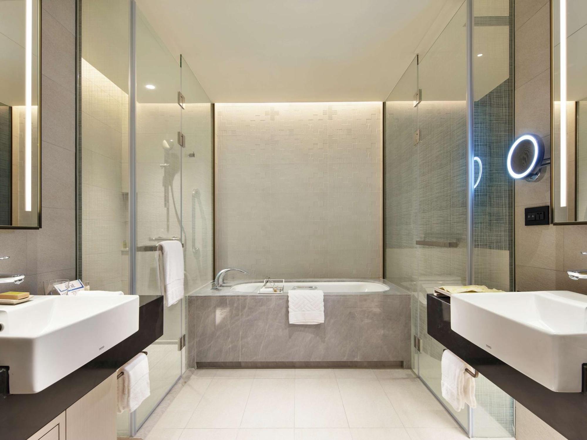 Hilton Taipei Sinban Hotel New Taipei City Exterior foto