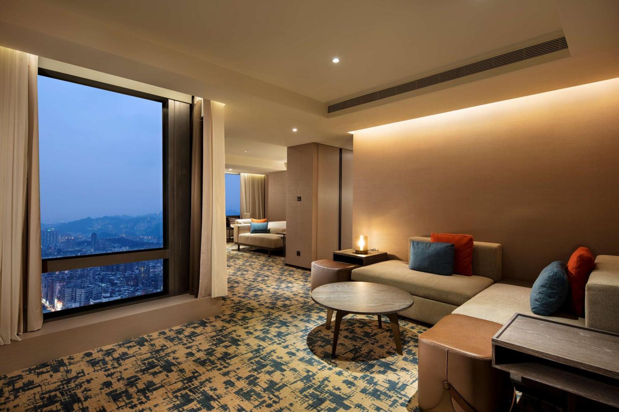 Hilton Taipei Sinban Hotel New Taipei City Exterior foto