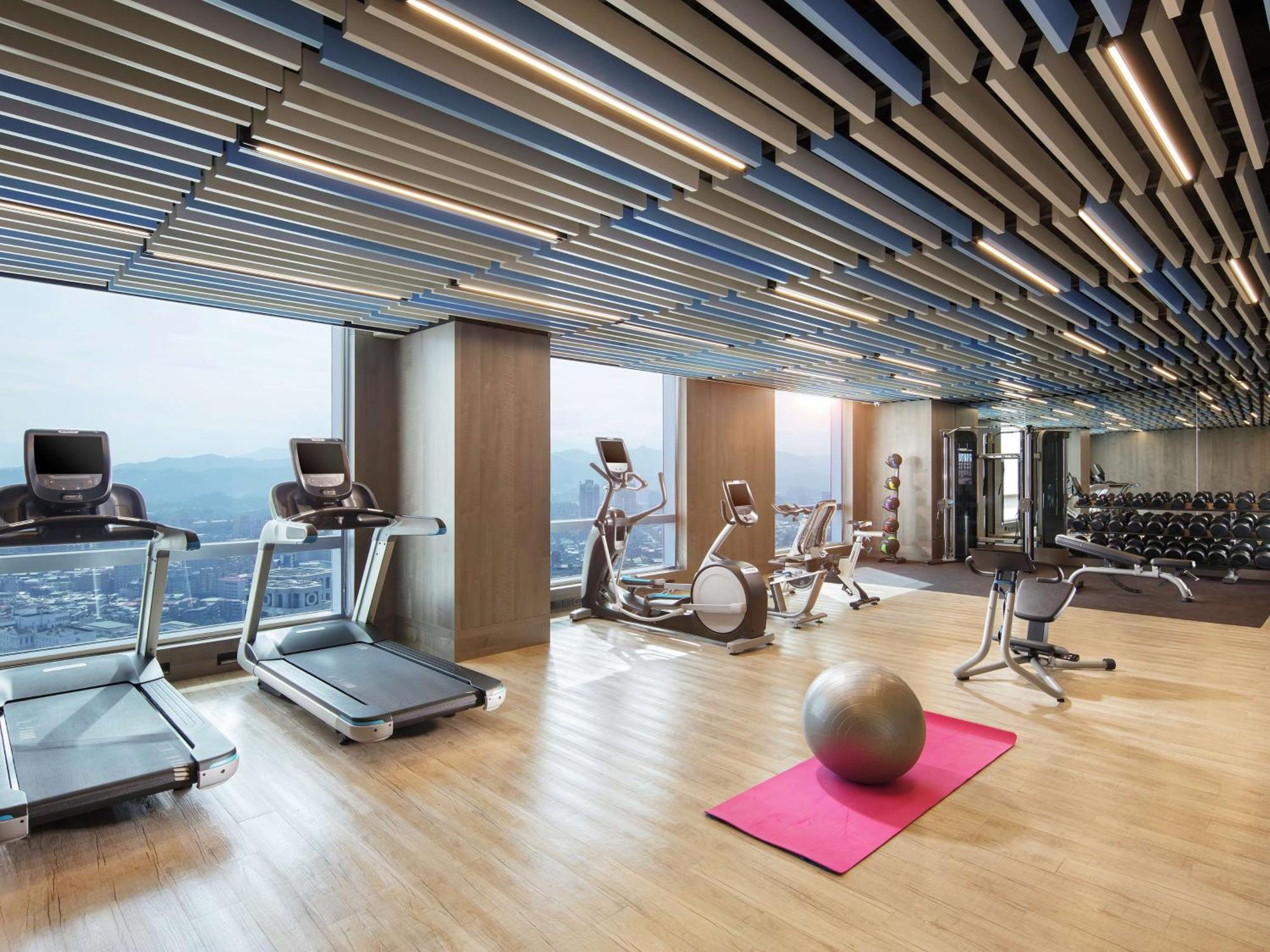 Hilton Taipei Sinban Hotel New Taipei City Exterior foto